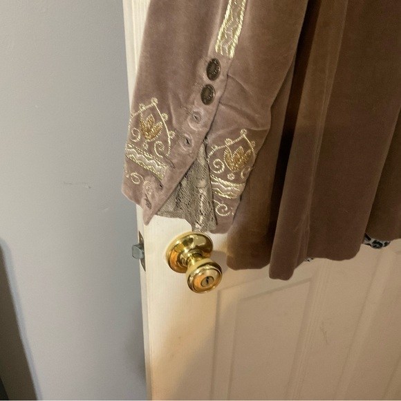 Taska Polizzi Brown and Gold Blazer with Elegant Design embroided - Picture 3 of 6